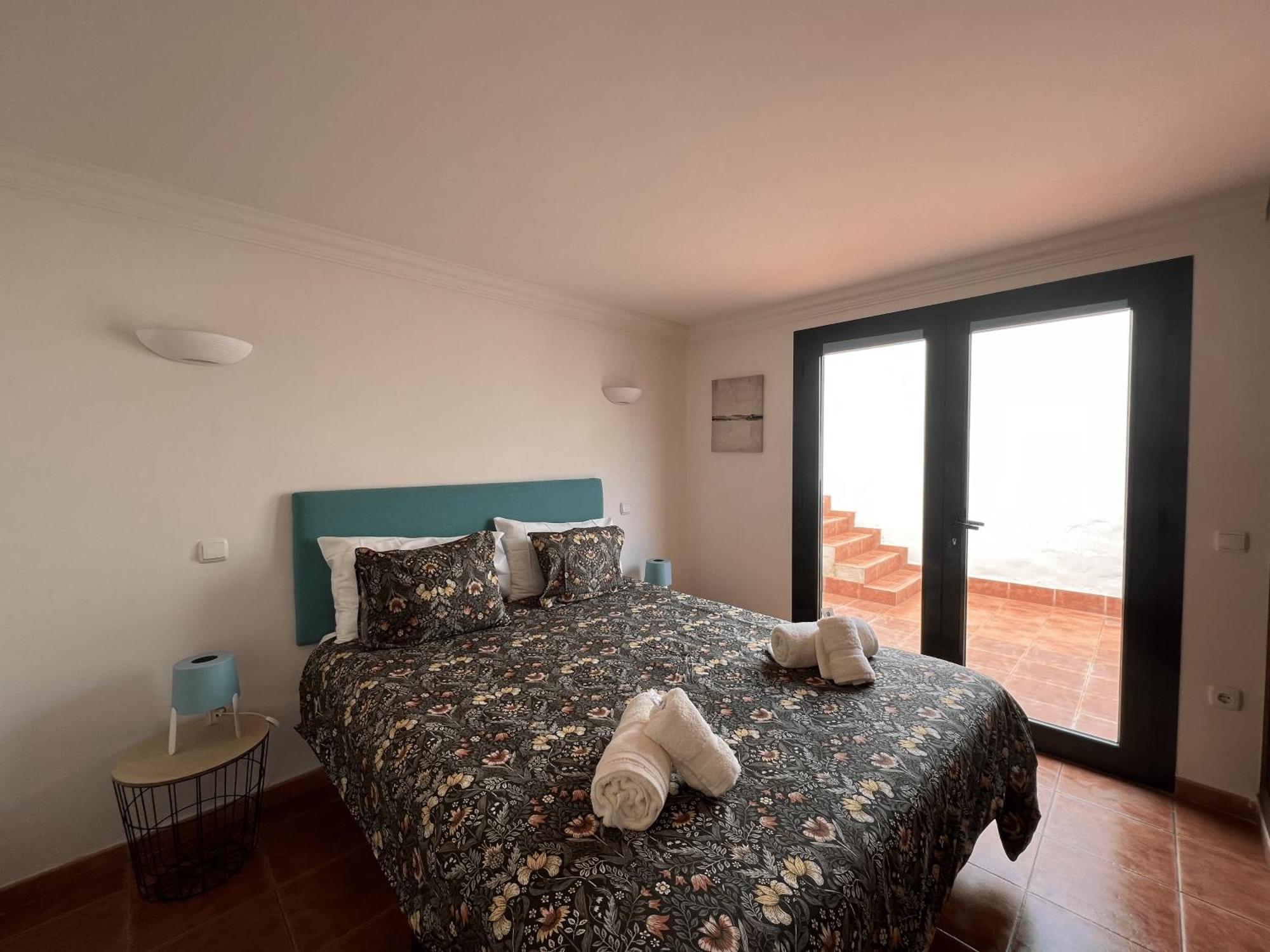 קורלחו Olympia House Lovely, Close To Town And Beaches With Private Pool & Fast Wifi מראה חיצוני תמונה