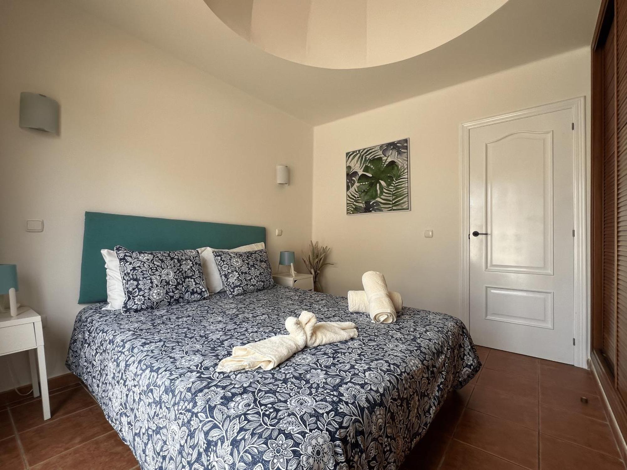 קורלחו Olympia House Lovely, Close To Town And Beaches With Private Pool & Fast Wifi מראה חיצוני תמונה