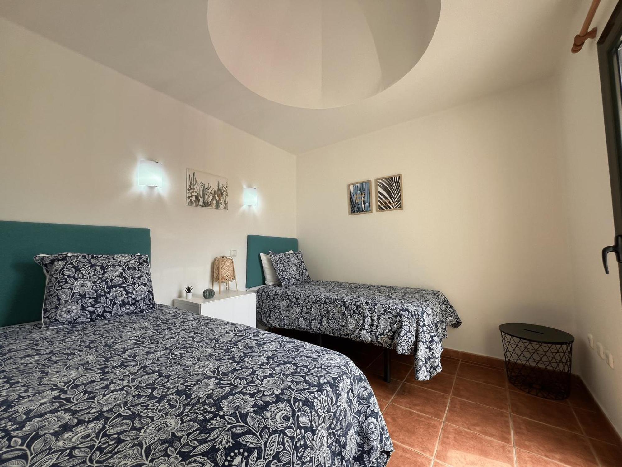 קורלחו Olympia House Lovely, Close To Town And Beaches With Private Pool & Fast Wifi מראה חיצוני תמונה