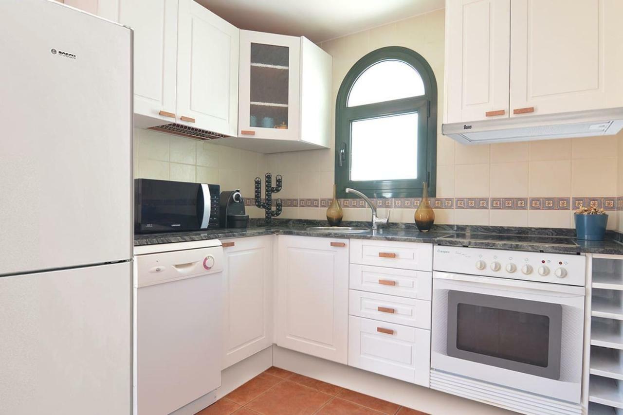 קורלחו Olympia House Lovely, Close To Town And Beaches With Private Pool & Fast Wifi מראה חיצוני תמונה
